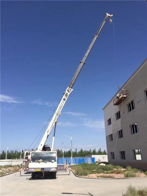 屏边县“轻装强干”—— 吊车的 “轻量化臂架” 技术